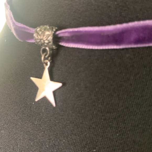Necklace Star purple velvet choker - Picture 2 of 6